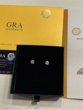 Moissanite Stud Earrings 925 Sterling Silver Snowflake Design 
2 Ct